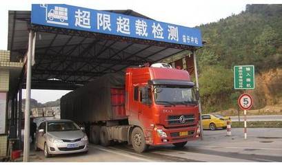 每月8次全省統(tǒng)一行動(dòng)，重拳整治貨車超限超載，護(hù)航道路普通貨物運(yùn)輸安全